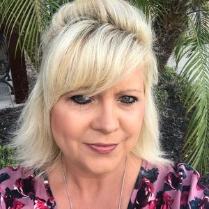 Meet your Posher, Michele